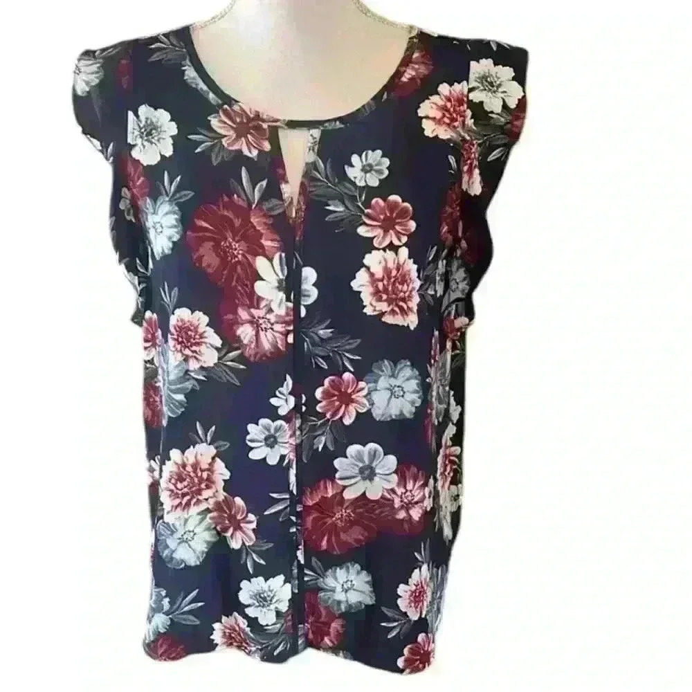 Banana Republic small ladies blouse NWOT. Flutter sleeveless pullover blouse. - Picture 2 of 13